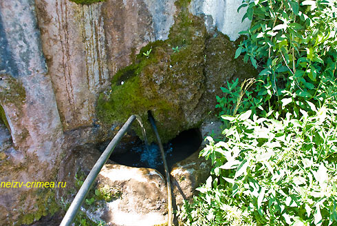 Водоприемная чаша фонтана Каракоз-Чешме