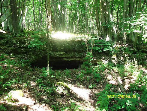 Маленький грот над пещерой-источником E212